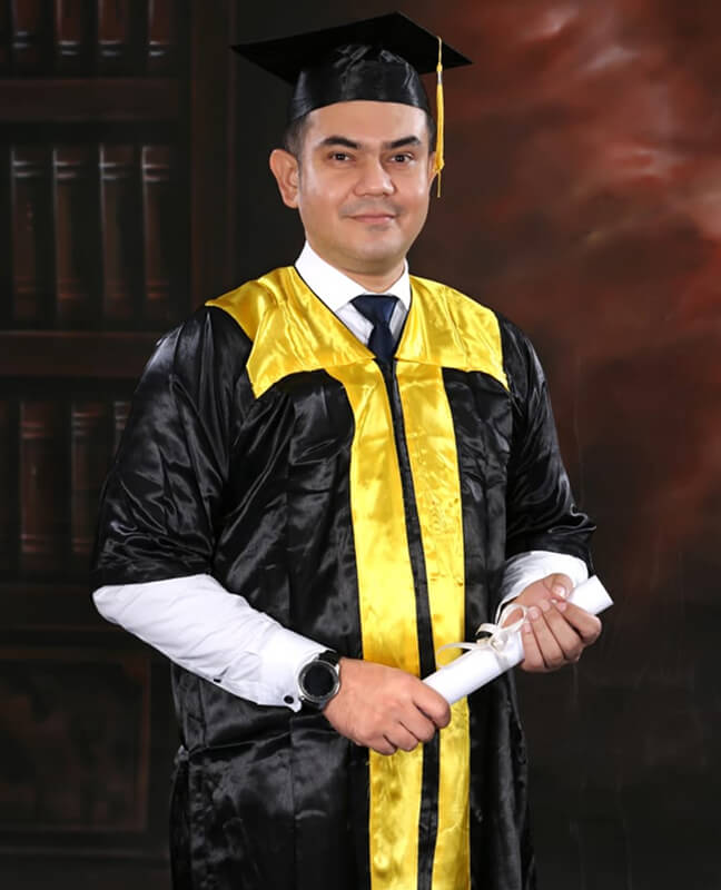 Plastic surgeon presenting techniques at beauty enhancement summit